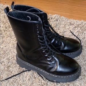 10 eye dr marten DUPLICATE.